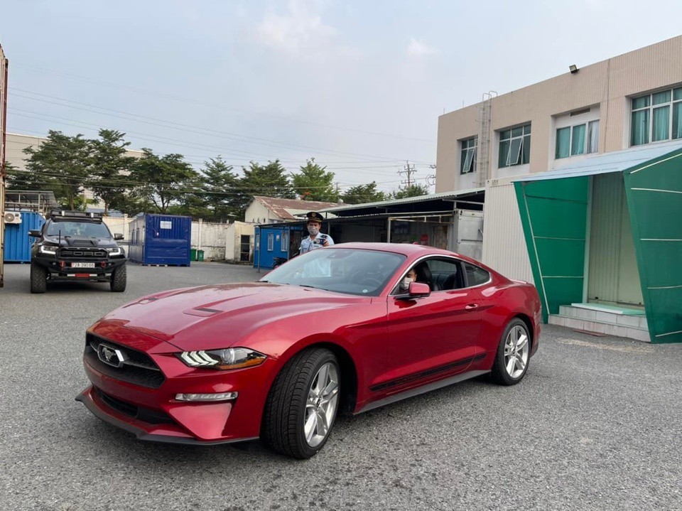 Giá xe Ford Mustang 2021 CỰC CHẤT chạm sân đất Việt